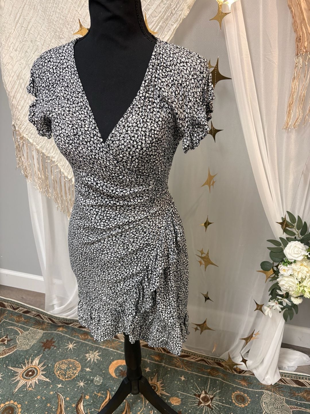 Billabong Black & White Ditsy Floral Wrap Mini Dress S | Ruffle Flutter Sleeve | 3