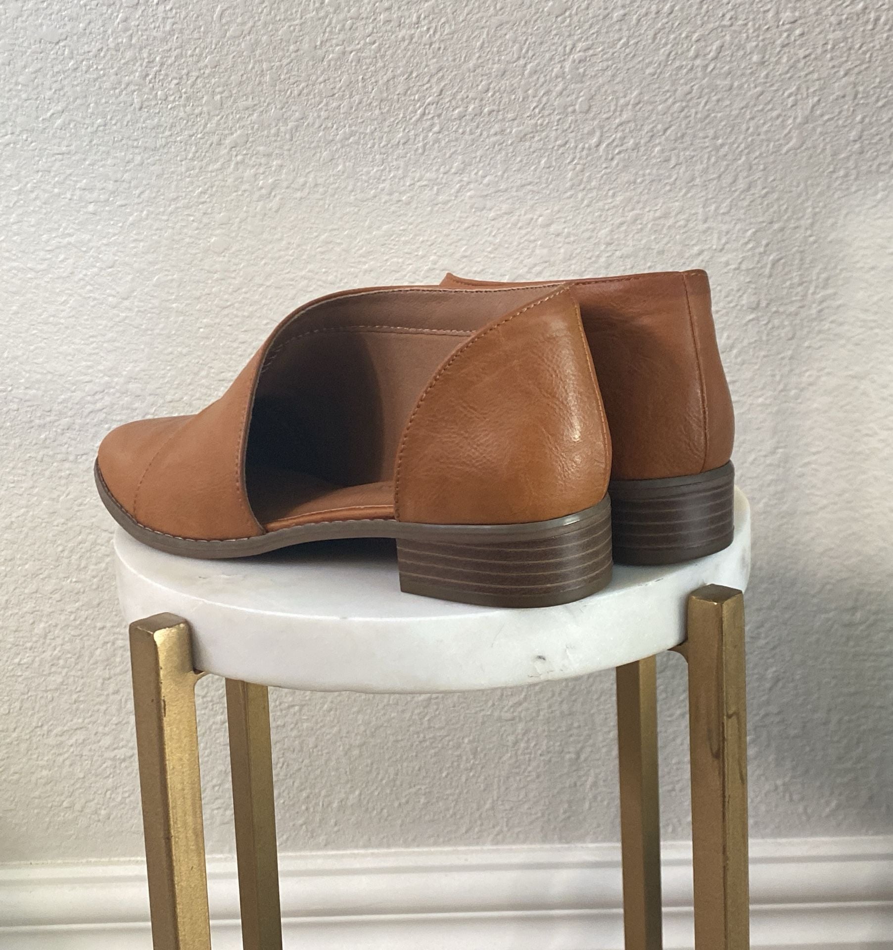 Cynthia Rowley Cut Out Bootie Size 8 Cognac Brown Pointed Toe Flats 7