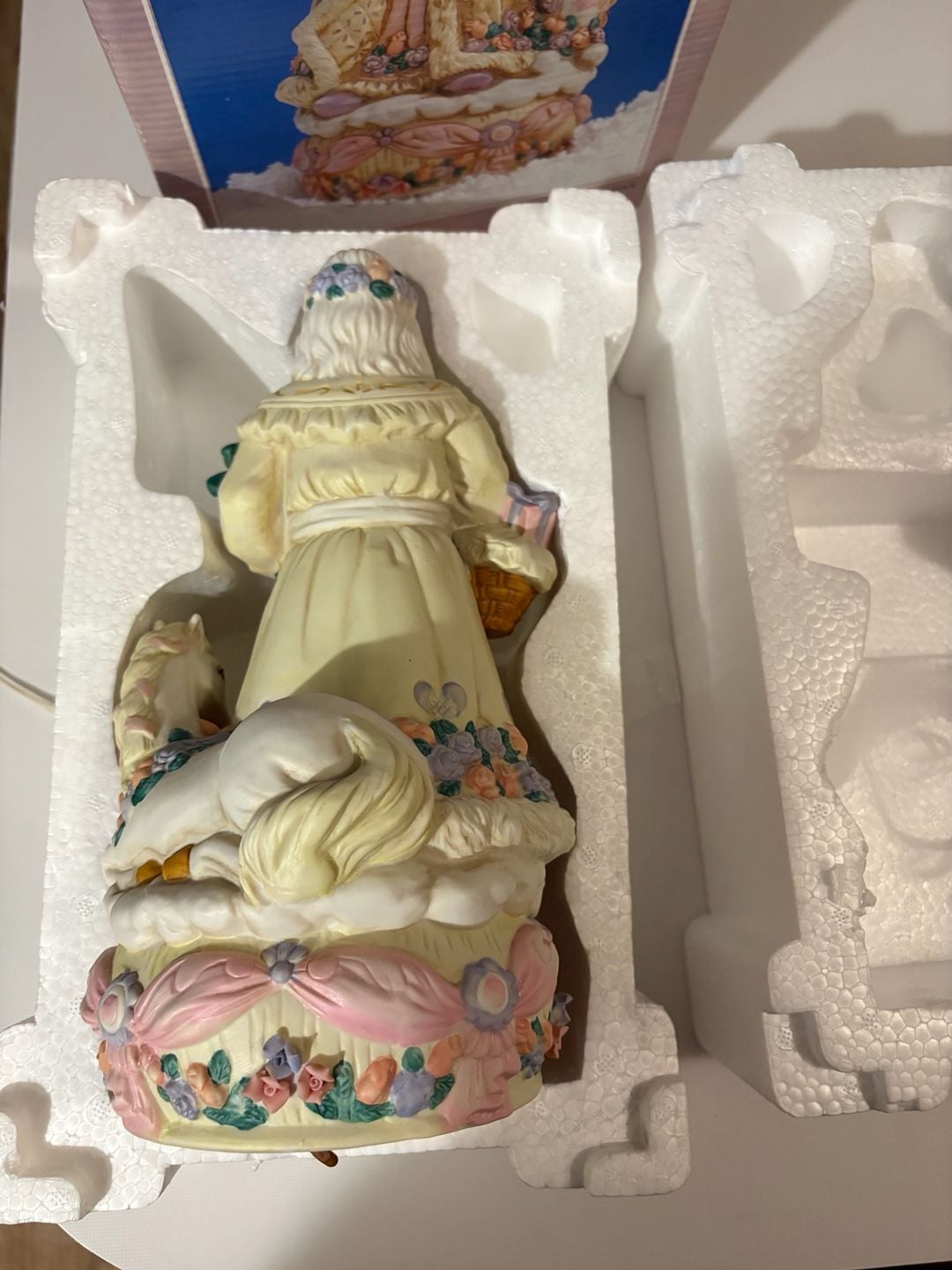 ABC Distributing Victorian Santa Musical Figurine 39305 8