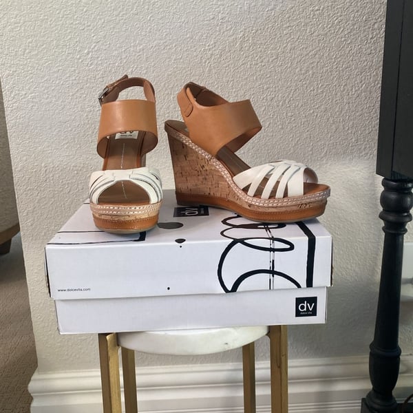 DV Dolce Vita Jaslyn Wedge Sandals Tan White Leather Cork size 8.5