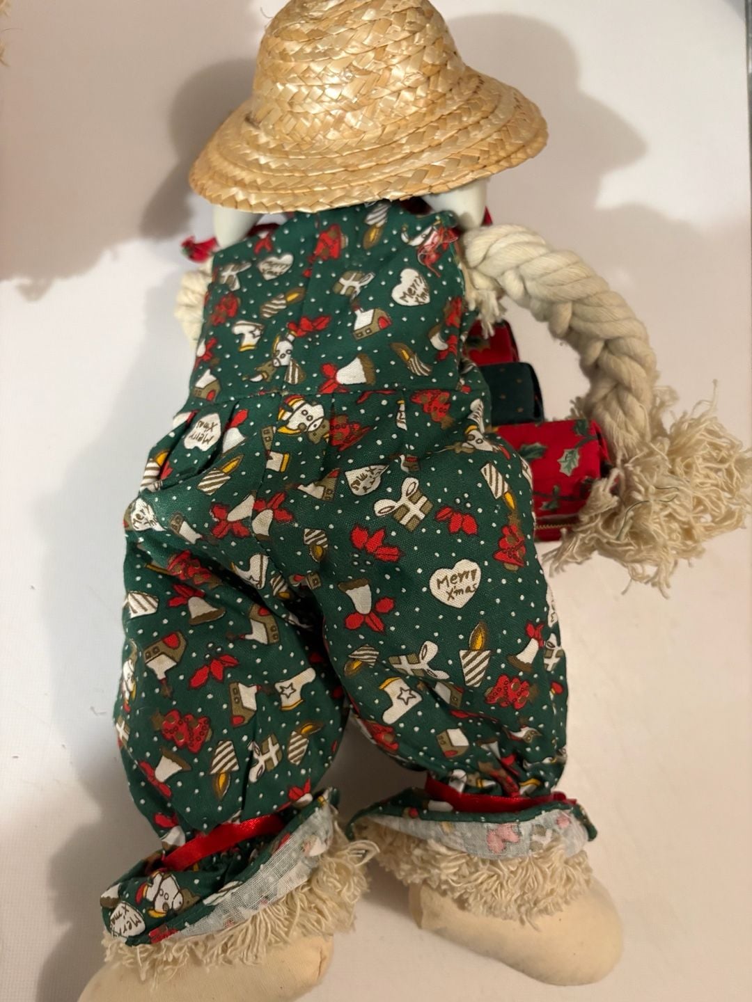 House of Lloyd Floyd and Flossie Christmas Around the World Bunny Shelf Sitters 7
