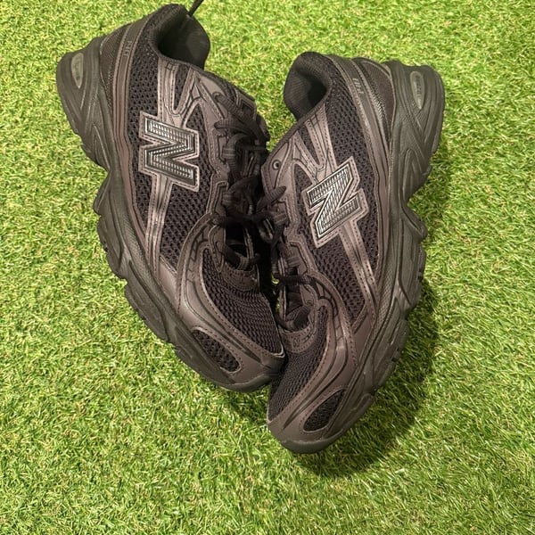 New Balance 740 Black Sneakers Size 8.5