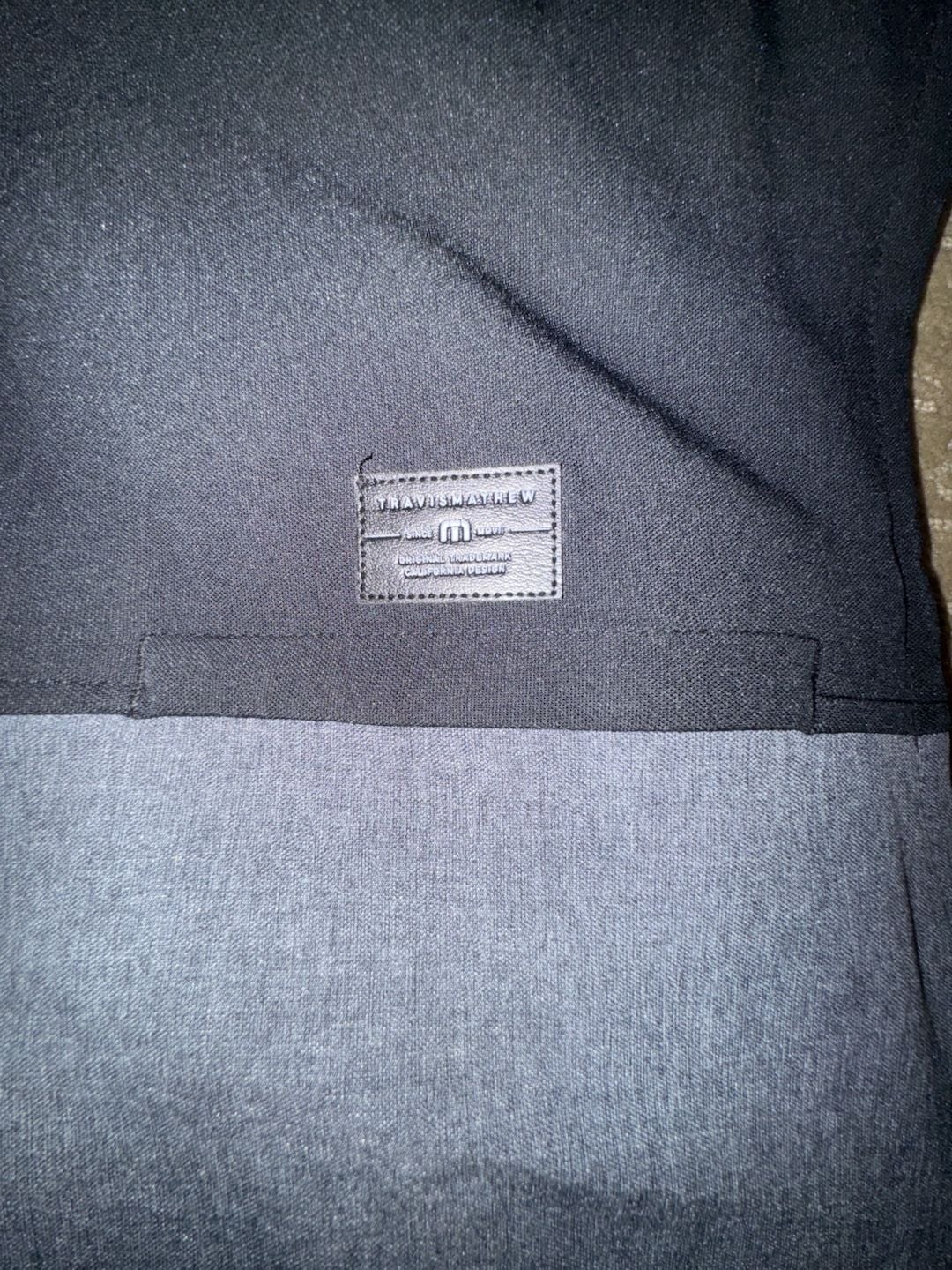 Travis Mathew Navigational Report Golf Snap Button Vest Size Large Black Gray 5