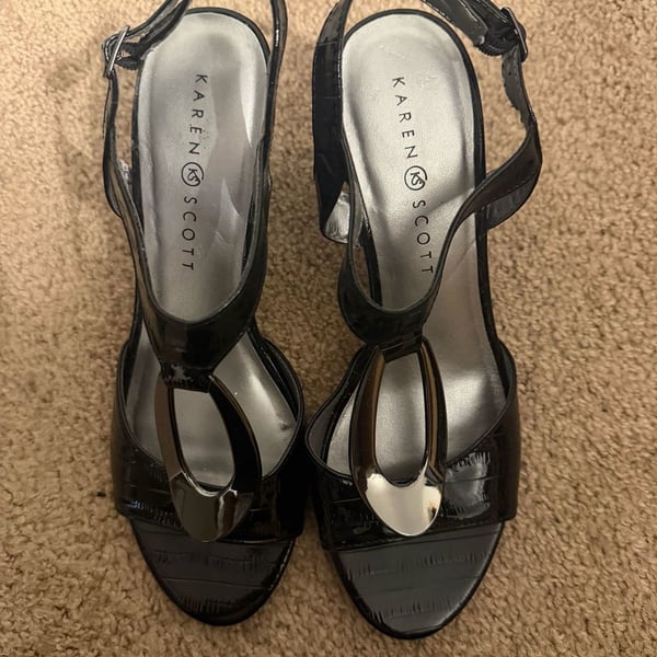 Karen Scott Black Patent Open Toe Heeled Sandals with silver hardware Size 7.5M