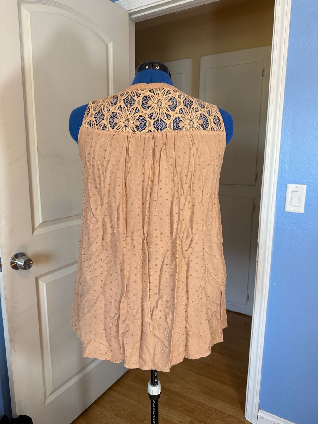 Torrid Rust Crinkle Gauze Sleeveless Clip Dot Texture Top 3