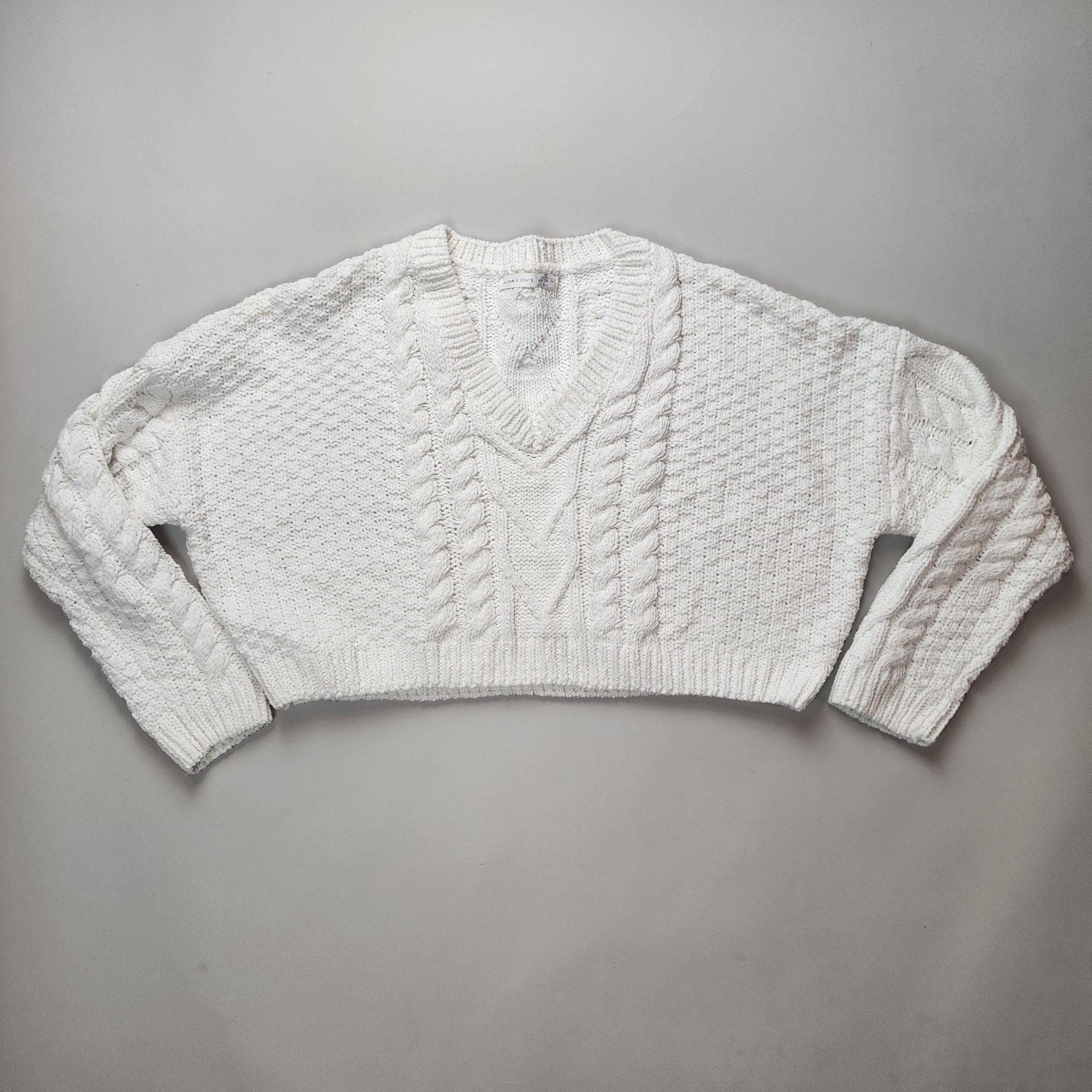 Altar'd State Cable Knit V-Neck Sweater Size L White Cropped Pullover 2
