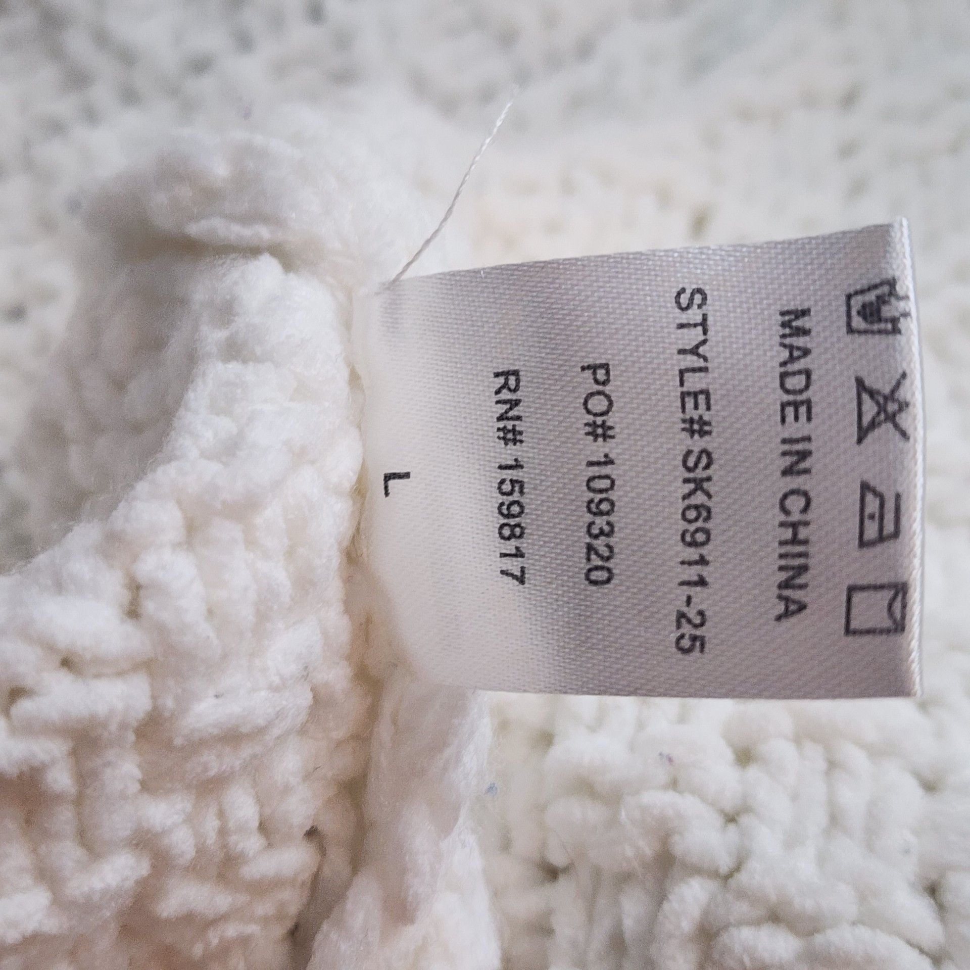 Altar'd State Cable Knit V-Neck Sweater Size L White Cropped Pullover 5