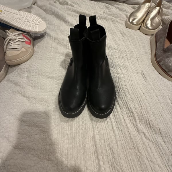 DV Dolce Vita Leigha Chelsea Boots Size 7 Black