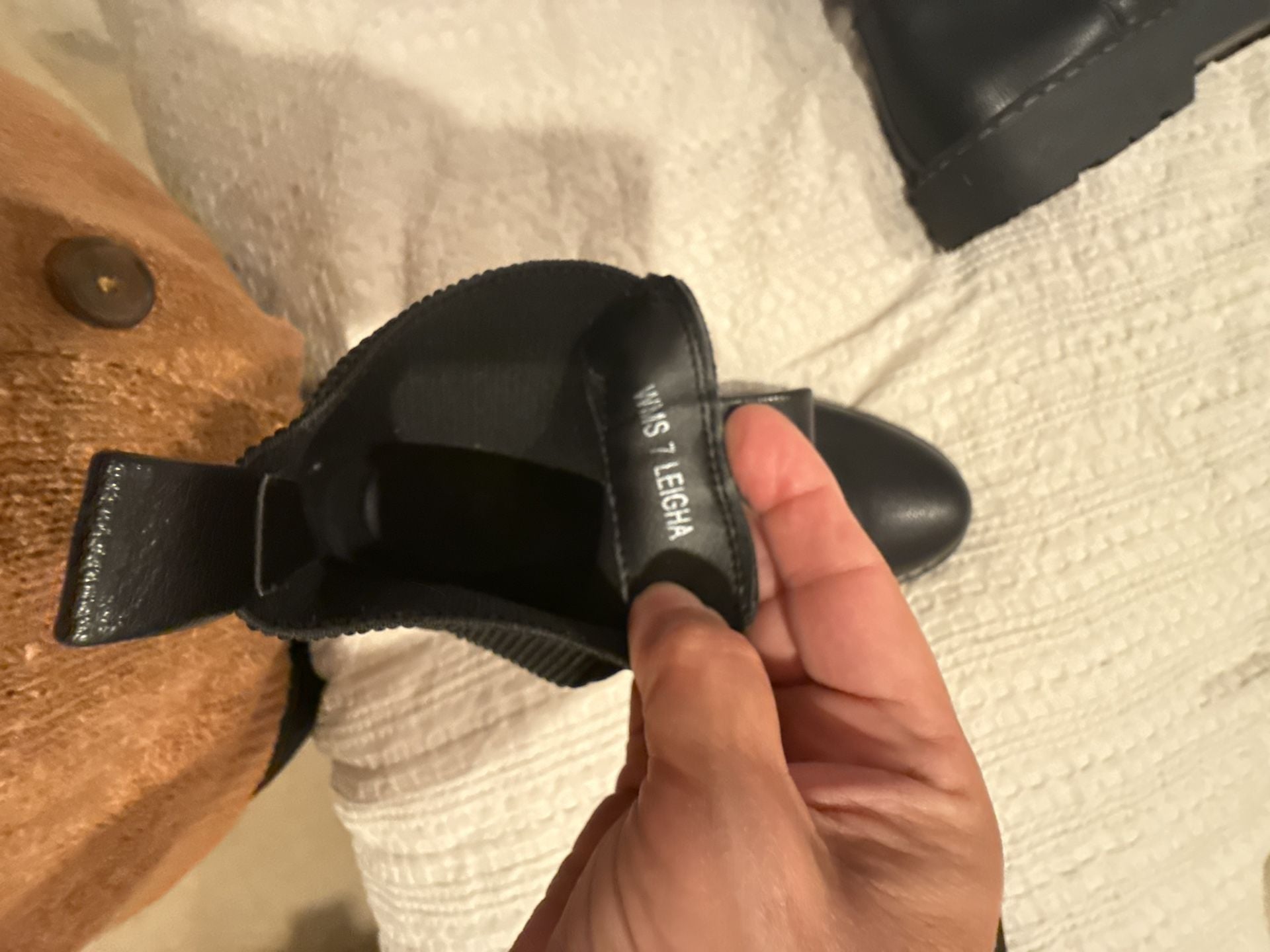 DV Dolce Vita Leigha Chelsea Boots Size 7 Black 7
