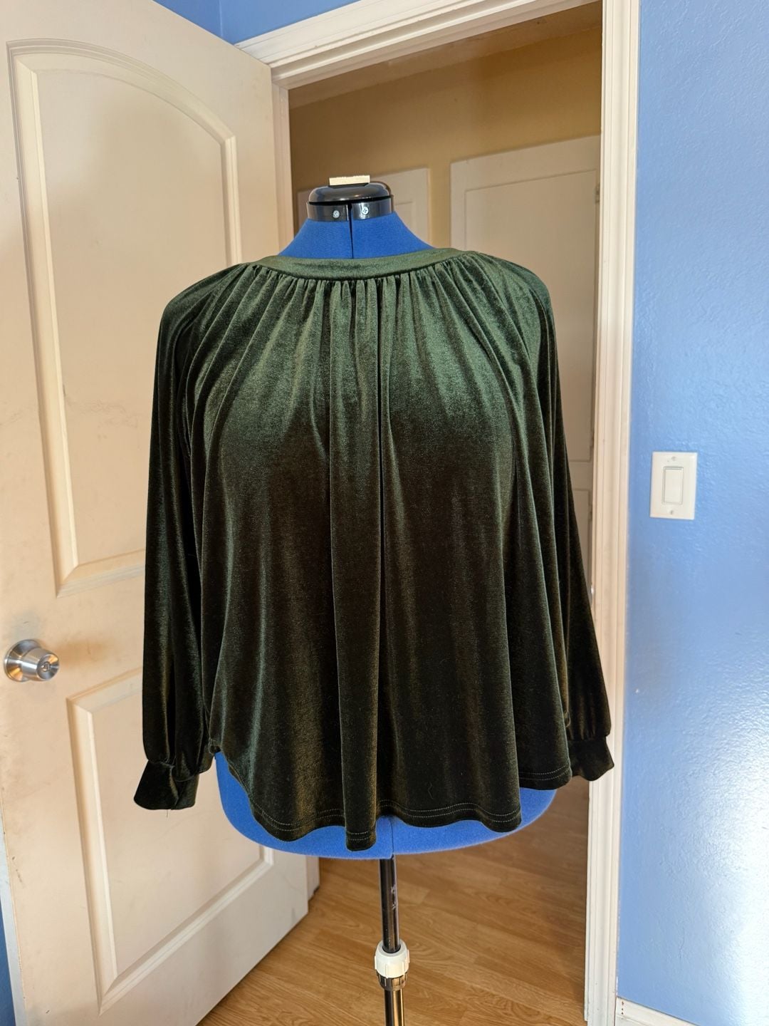 Womens emerald Dark Green Velvet Long Sleeve Ruched Crewneck Tunic Blouse Shirt 2
