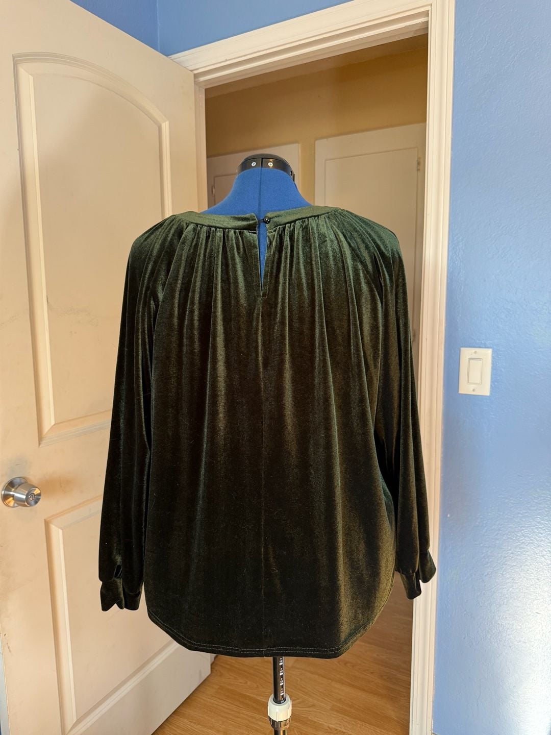 Womens emerald Dark Green Velvet Long Sleeve Ruched Crewneck Tunic Blouse Shirt 3