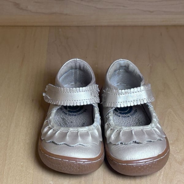 Livie & Luca Ruche Mary Jane Size 4 Champagne