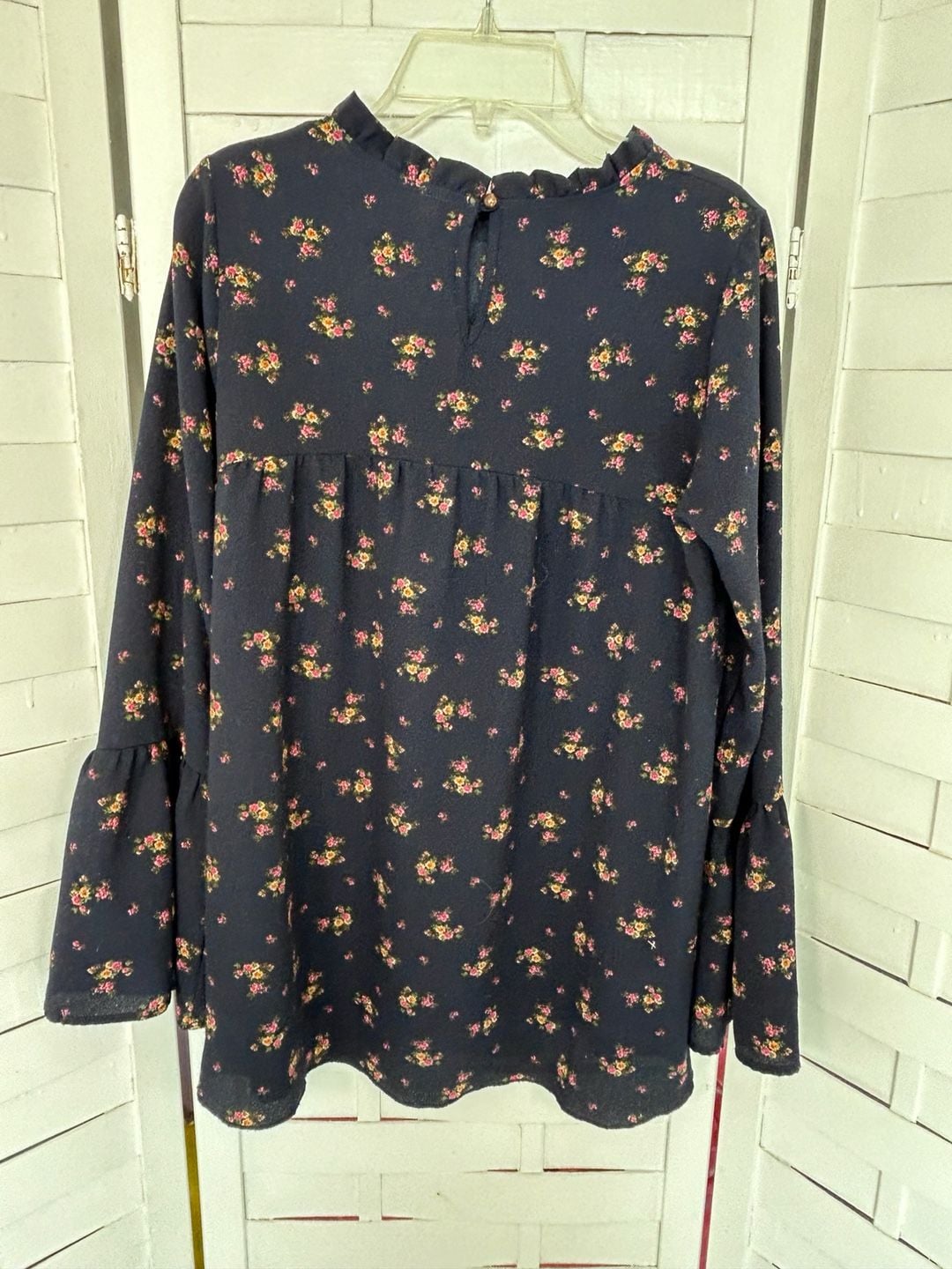Orange Creek boho navy floral long sleeved blouse with ruffle collar and hem. 7