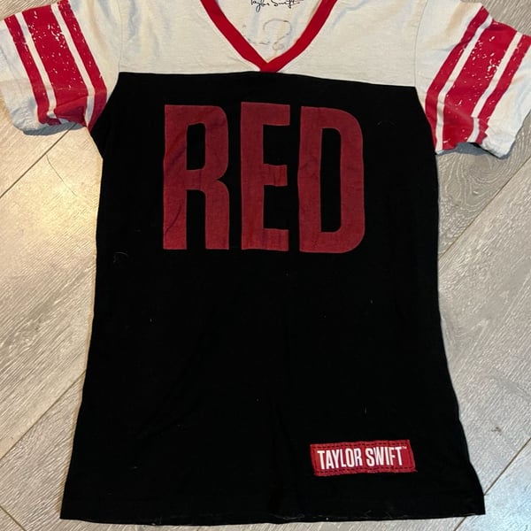 Taylor Swift Red Tour Jersey T-Shirt Size M Black White Red 13