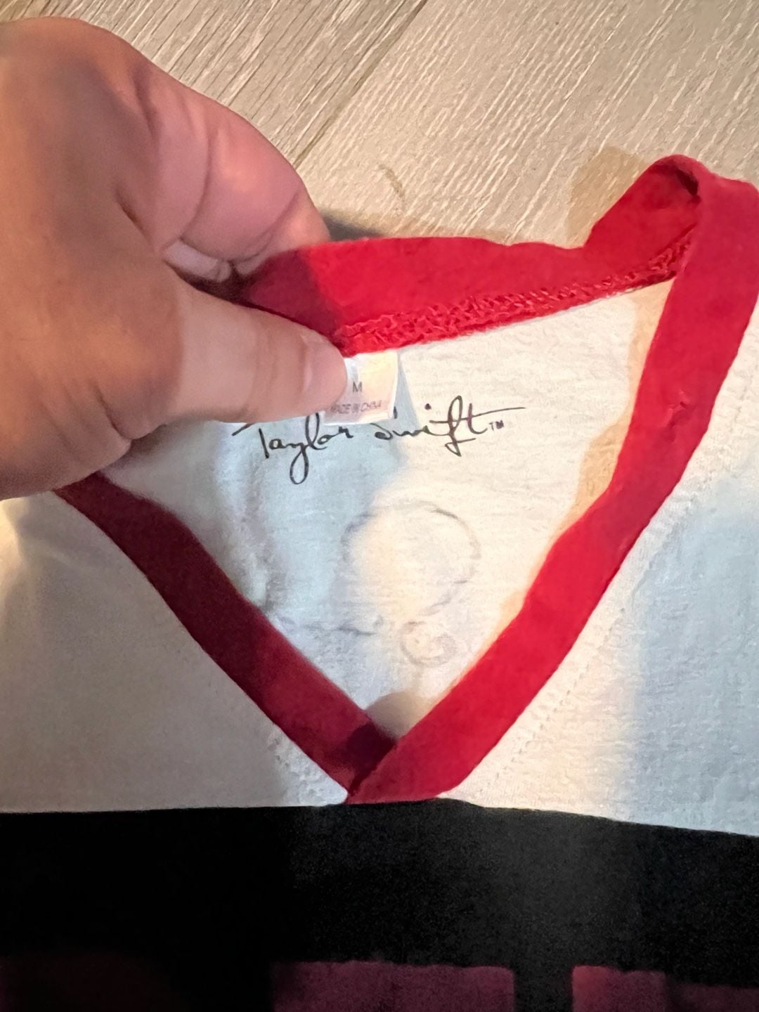 Taylor Swift Red Tour Jersey T-Shirt Size M Black White Red 13 3