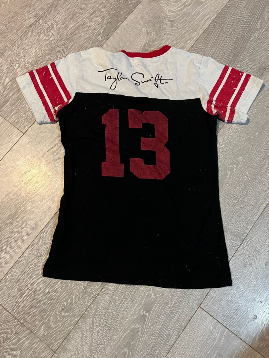 Taylor Swift Red Tour Jersey T-Shirt Size M Black White Red 13 4