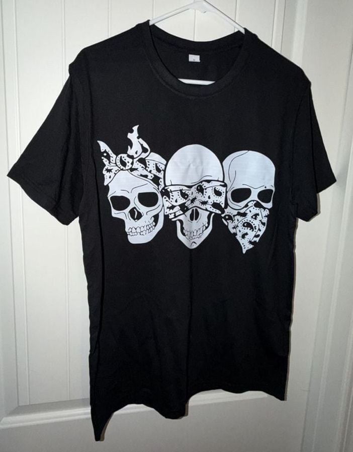 Graphic T-Shirt Size M Black Skulls Bandana Three Wise Skulls 2