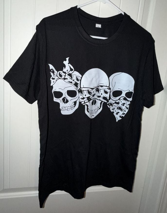 Graphic T-Shirt Size M Black Skulls Bandana Three Wise Skulls 3