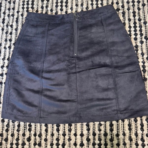 Old Navy Black Faux Suede Mini Skirt Size 4 Front Zip Pockets