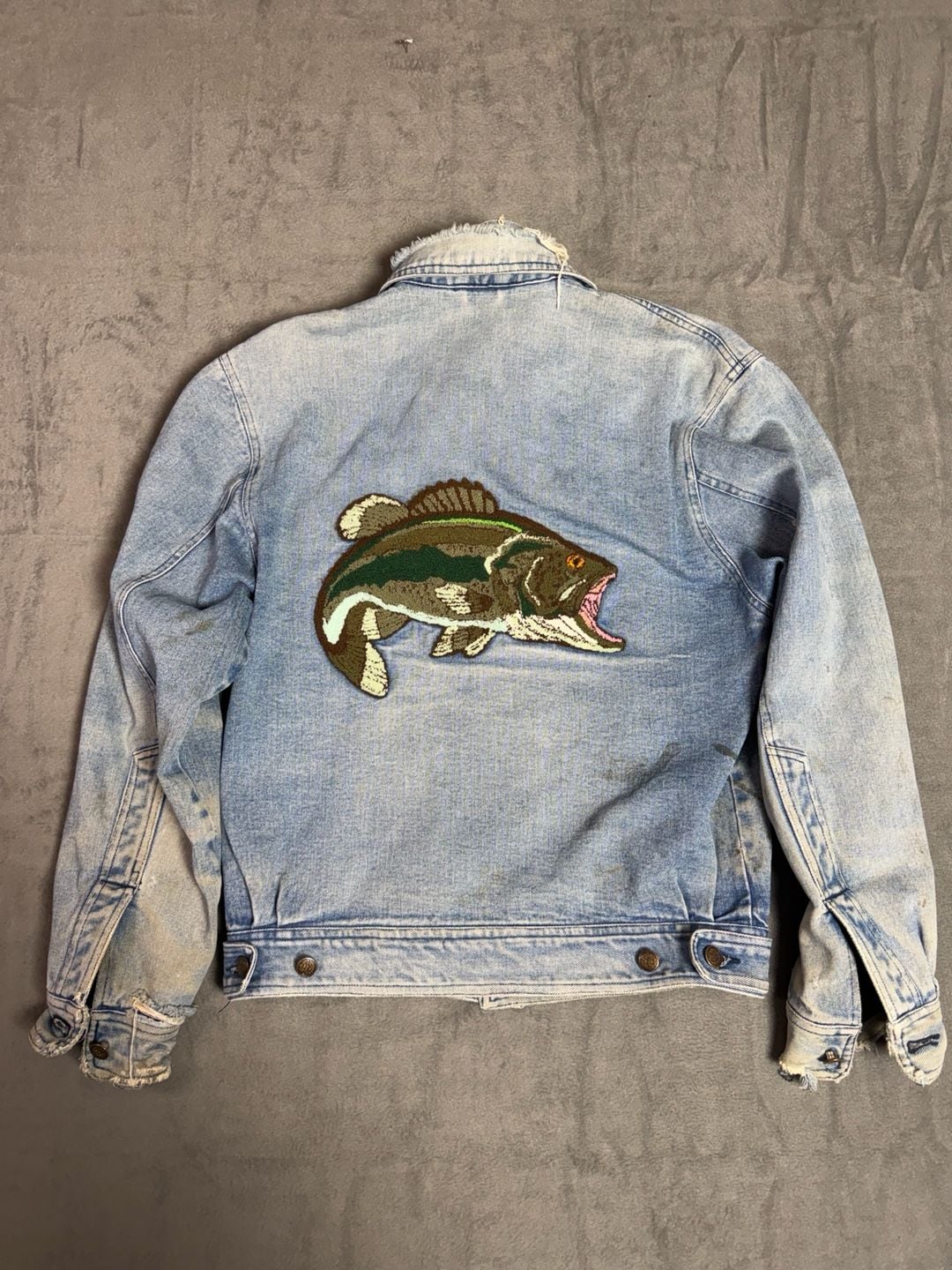 Vintage 90s Denim Jacket Bass Fish Chenille Patch Distressed Grunge Size S 2