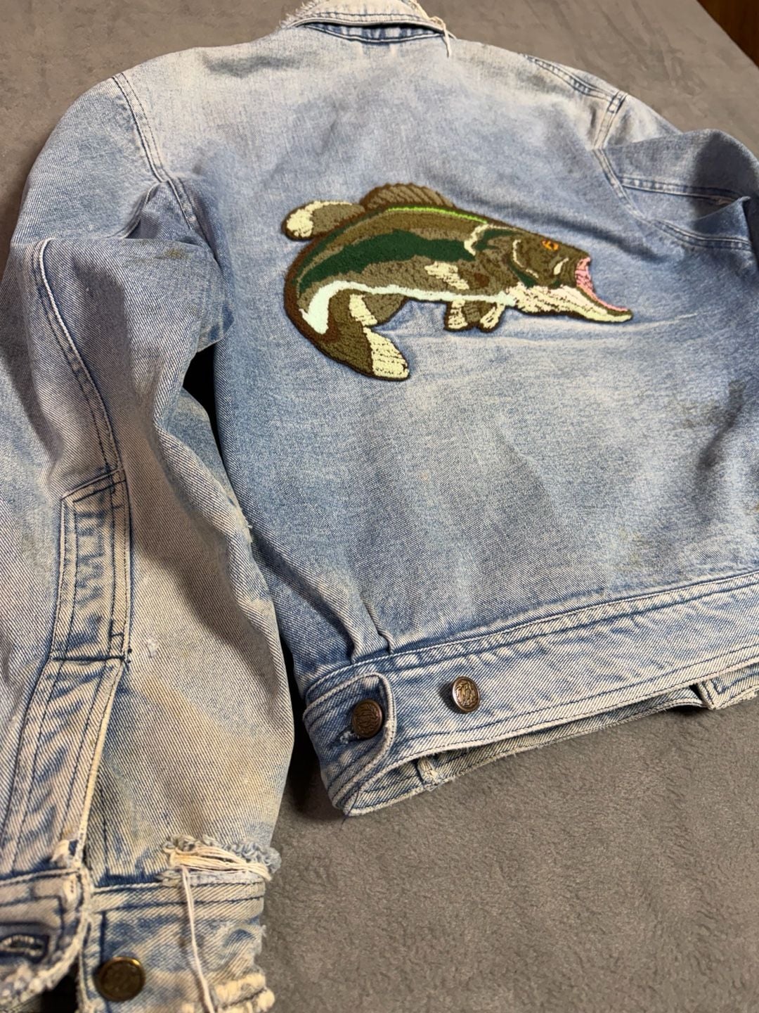 Vintage 90s Denim Jacket Bass Fish Chenille Patch Distressed Grunge Size S 3
