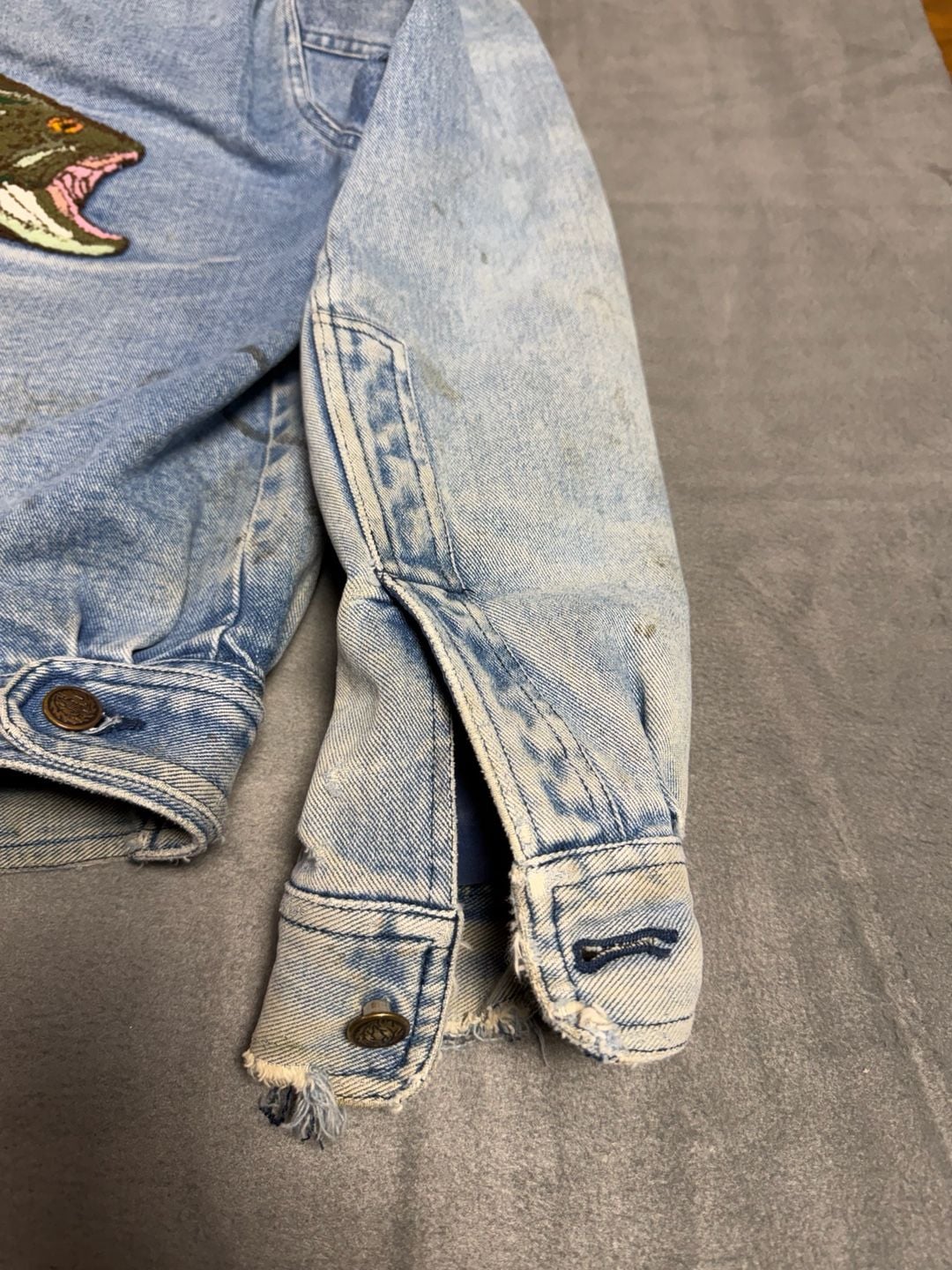 Vintage 90s Denim Jacket Bass Fish Chenille Patch Distressed Grunge Size S 6