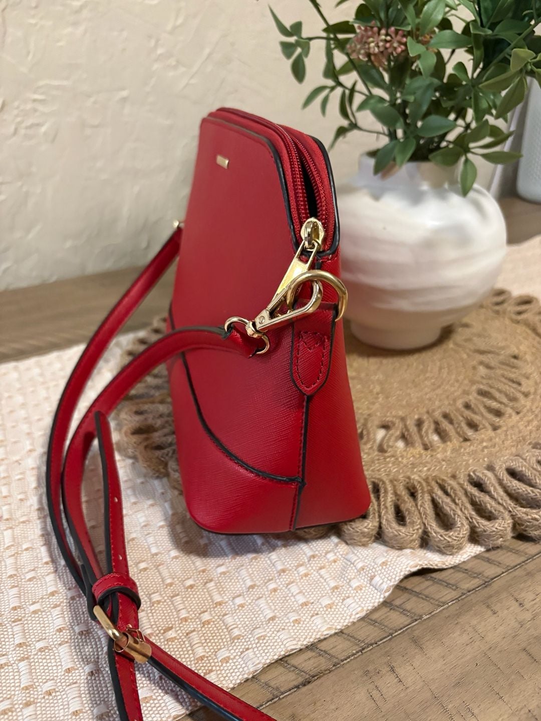 Lovevook Red Faux Leather Crossbody Bag with Gold Hardware 5
