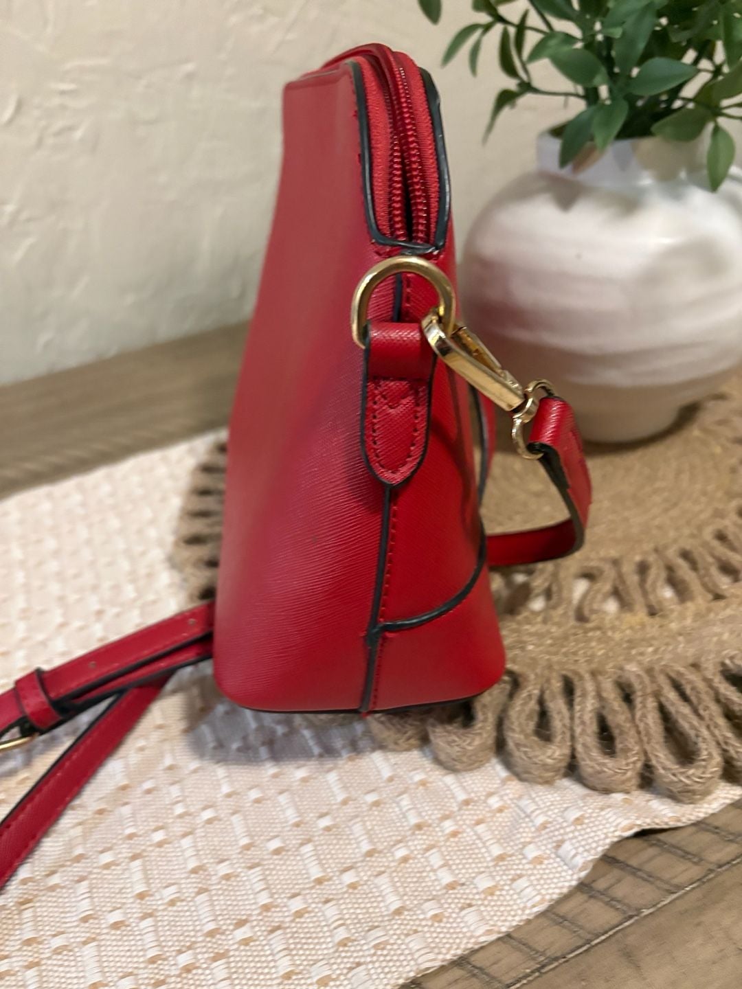 Lovevook Red Faux Leather Crossbody Bag with Gold Hardware 7