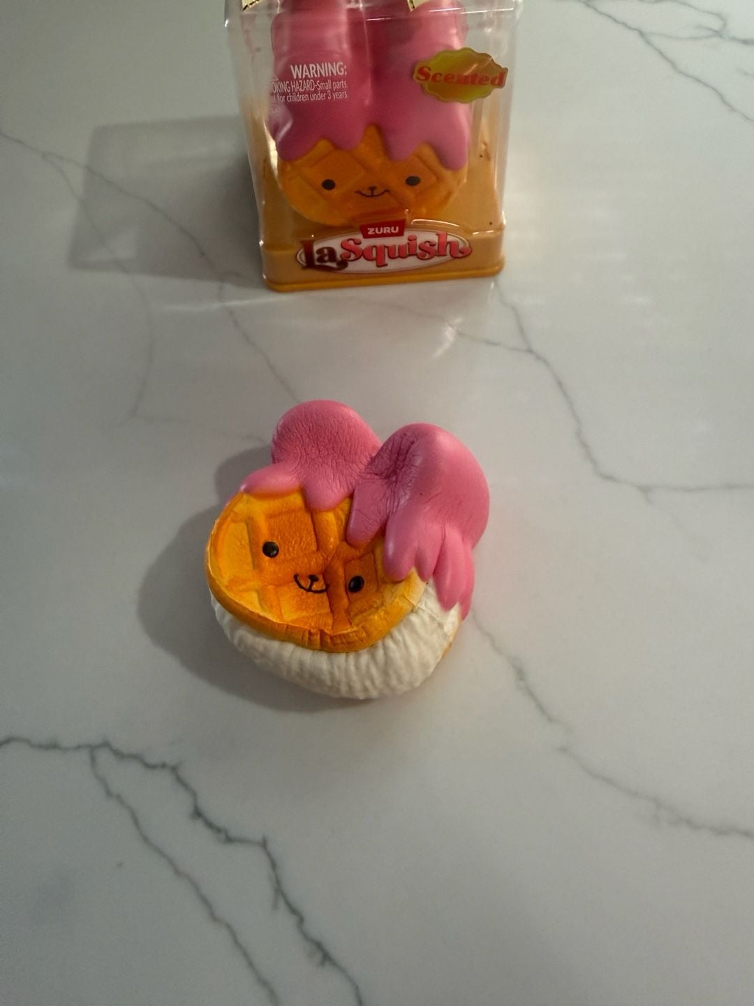 Zuru La Squish Waffle Bun Bun Scented Slow Rise Squishy Toy 7