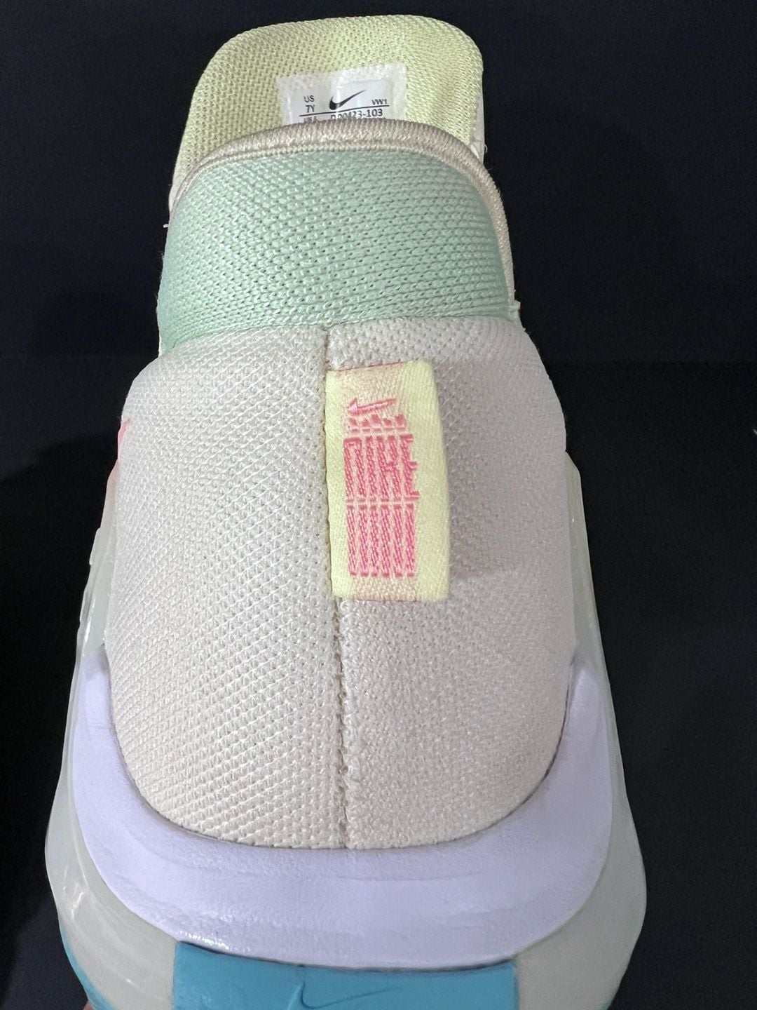  Nike LeBron Witness 6 GS in the "Easter" (also known as "Coconut Milk") colorway size 7y/8.5 W 8