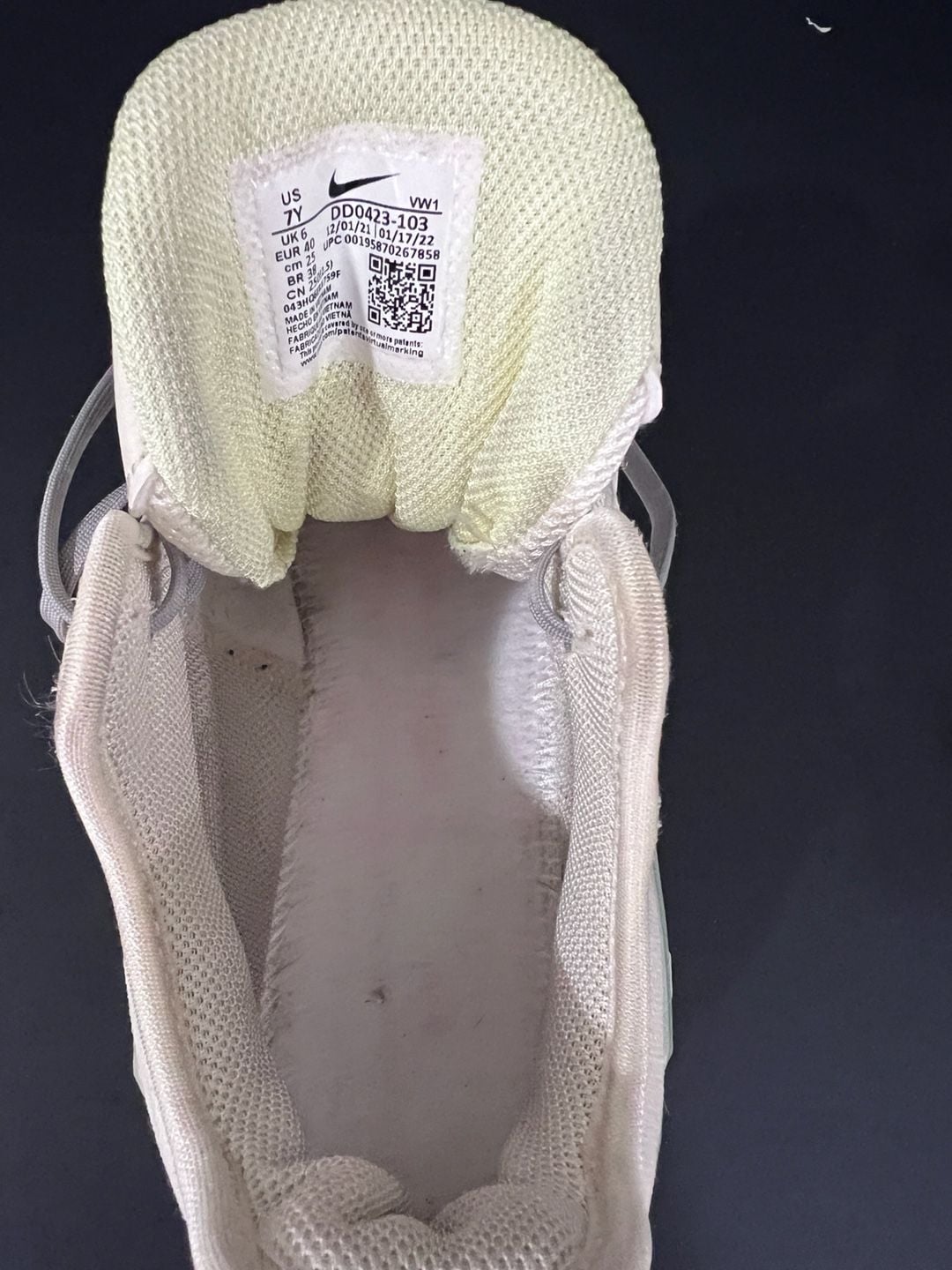  Nike LeBron Witness 6 GS in the "Easter" (also known as "Coconut Milk") colorway size 7y/8.5 W 10