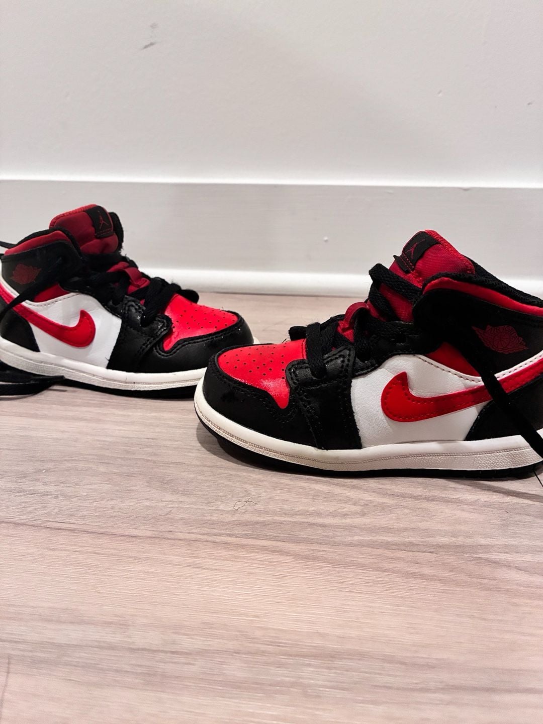 Jordan Air Jordan 1 Mid Alternate Bred Toe Toddler Shoes 3