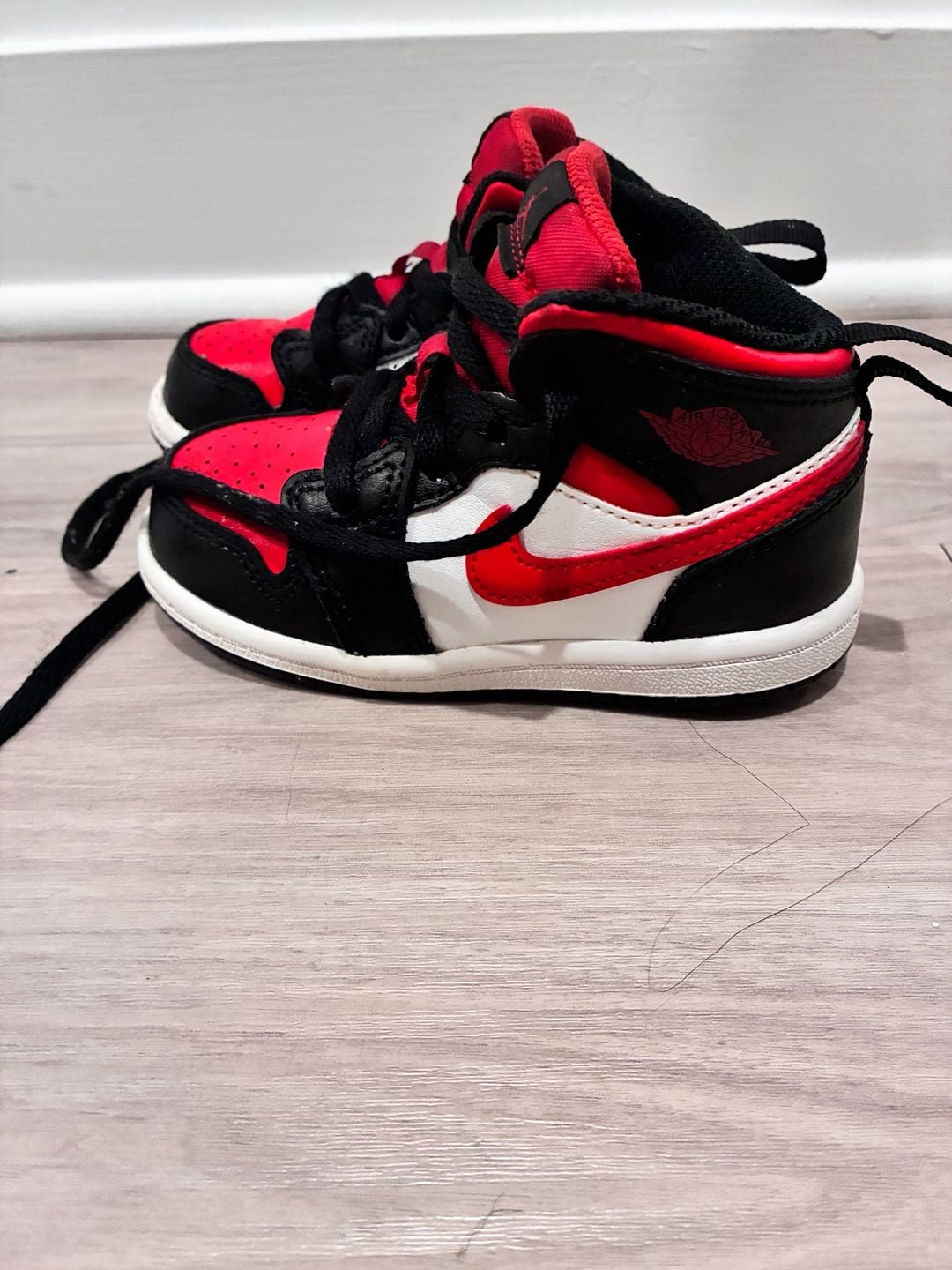 Jordan Air Jordan 1 Mid Alternate Bred Toe Toddler Shoes 4