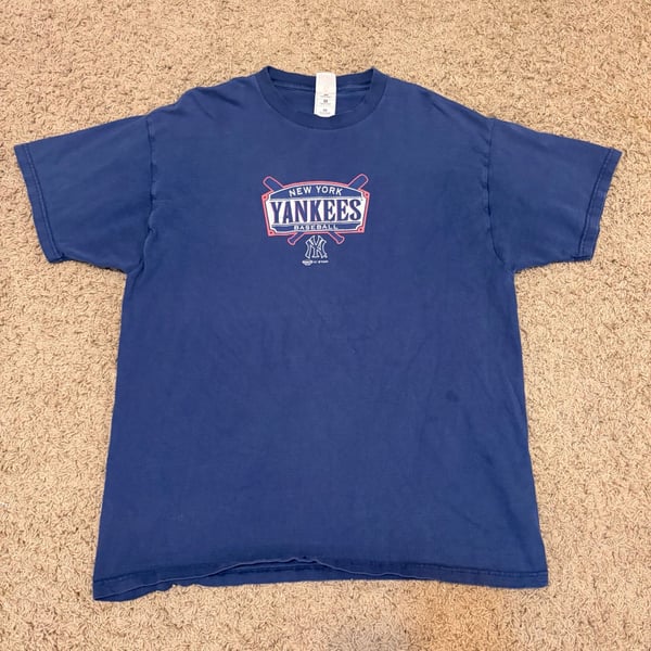 Fruit of the Loom New York Yankees T-Shirt Size XL Blue Baseball Graphic