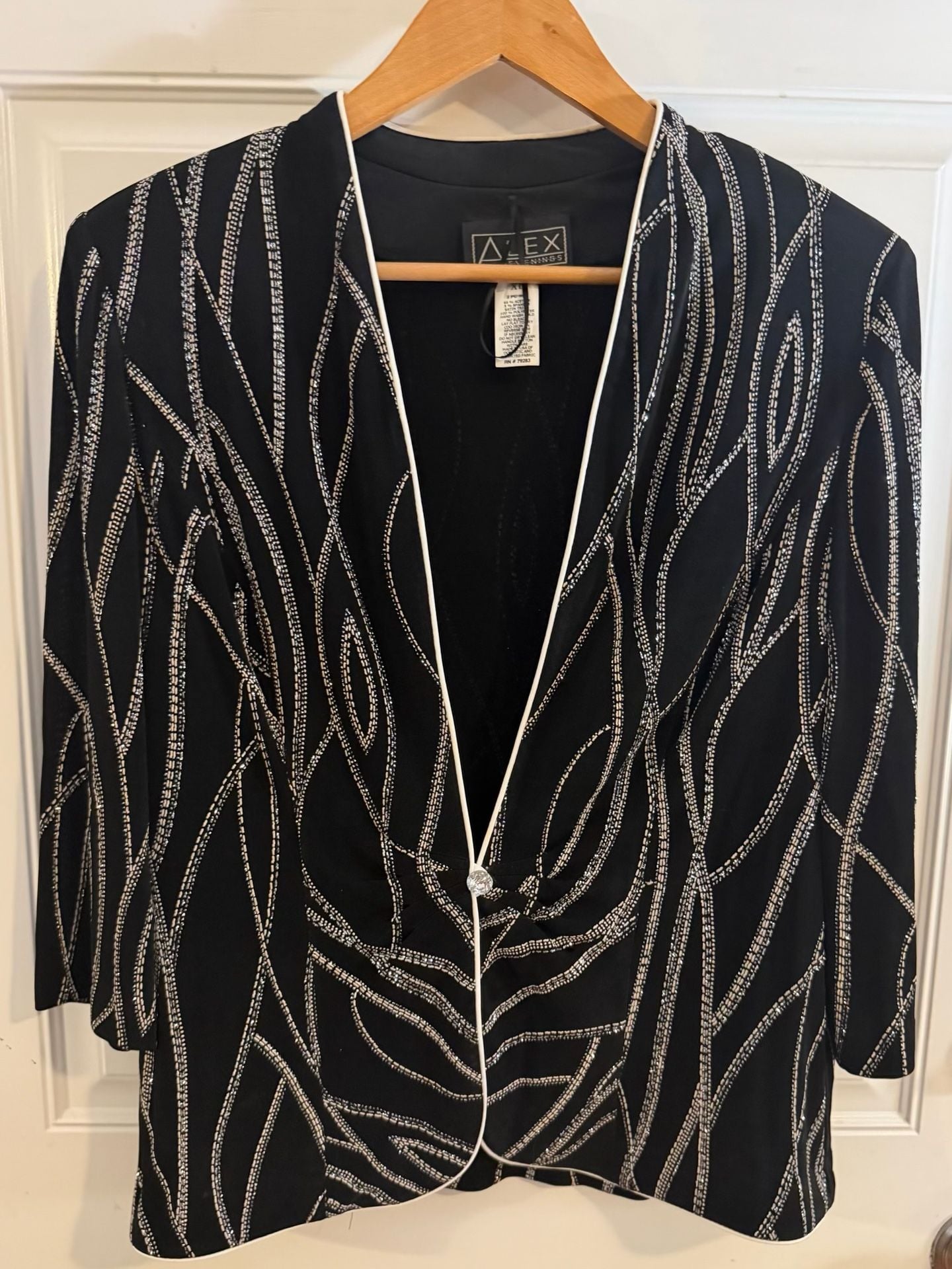 Alex Black & Silver Abstract Print 2-Pc Jacket & Tank Set 2