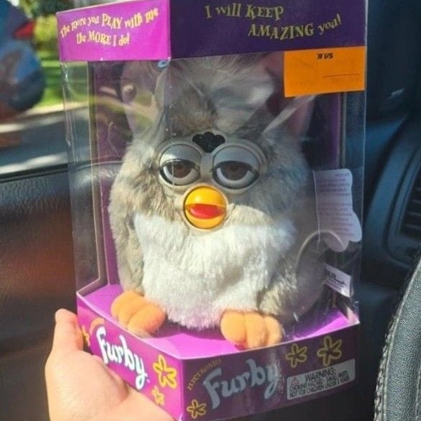 Tiger 1998 Furby Toy Model 70-800 New in Box