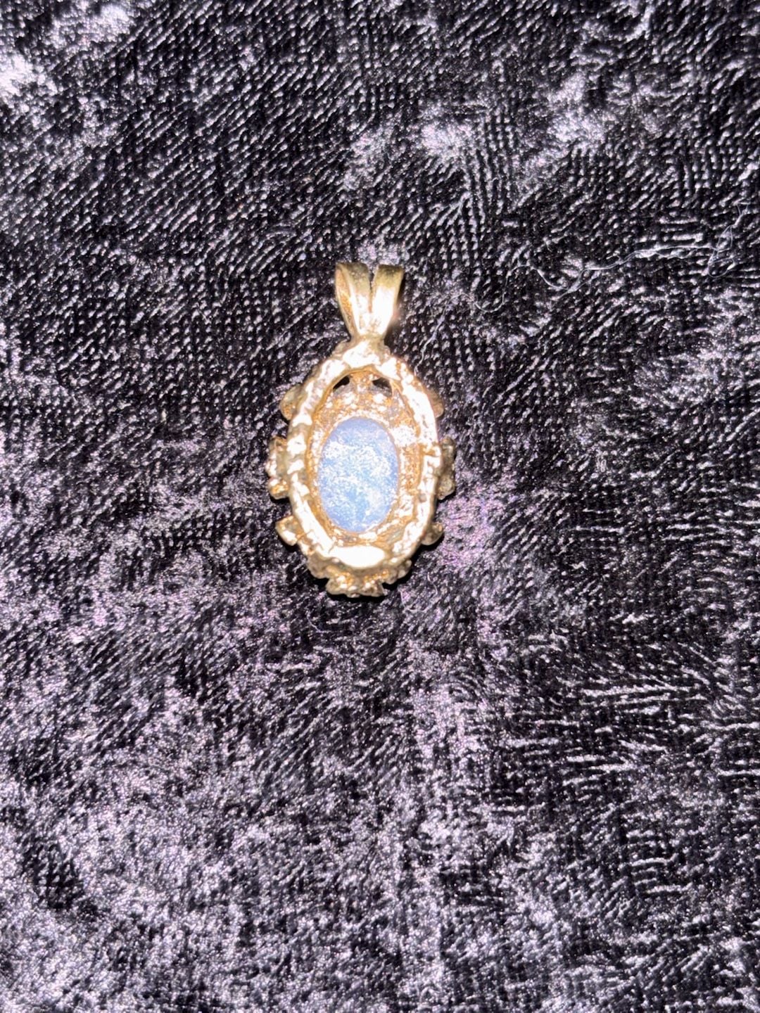 Vintage Gold Tone Blue Cameo Pendant 5