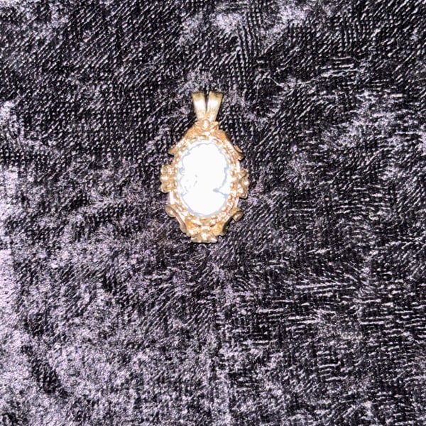 Vintage Gold Tone Blue Cameo Pendant