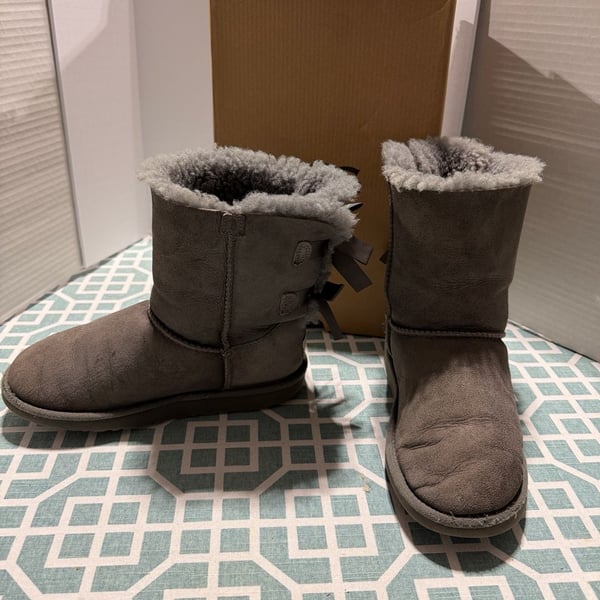 UGG Bailey Bow II Boots Size 4 Gray Sheepskin Bows