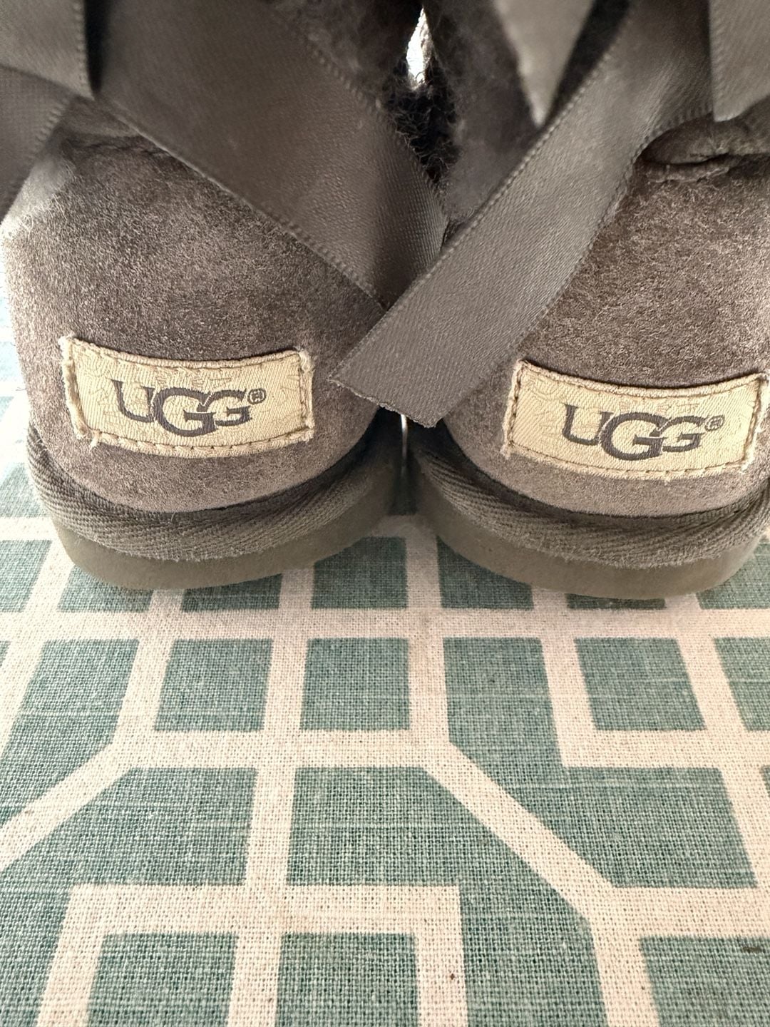 UGG Bailey Bow II Boots Size 4 Gray Sheepskin Bows 7