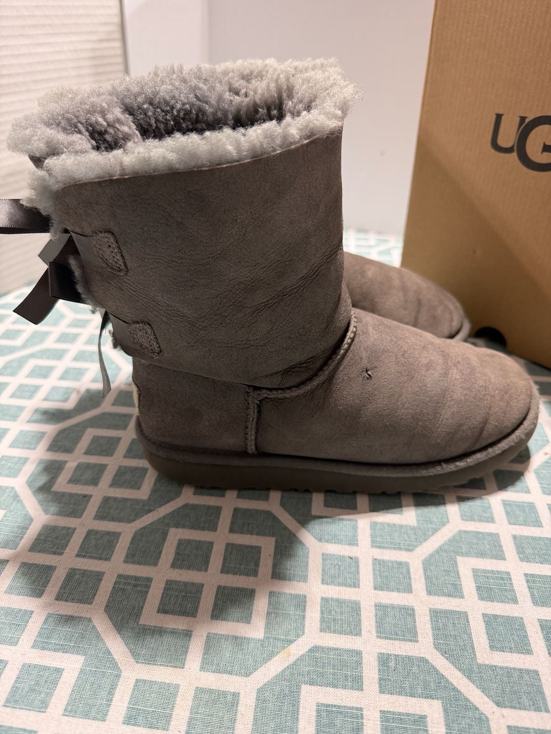 UGG Bailey Bow II Boots Size 4 Gray Sheepskin Bows 8