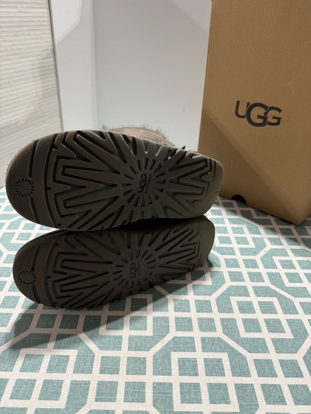 UGG Bailey Bow II Boots Size 4 Gray Sheepskin Bows 10