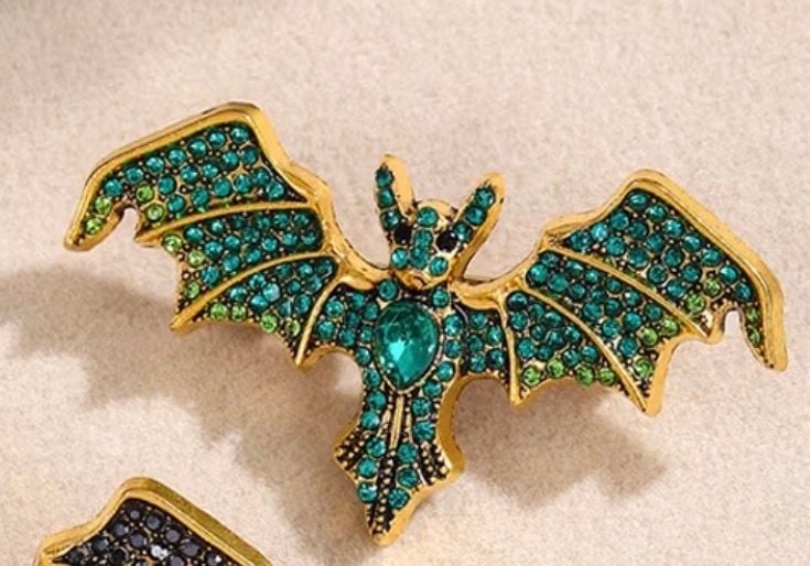 Unbranded Gold Tone Green Rhinestone Bat Brooch Pin Halloween 2