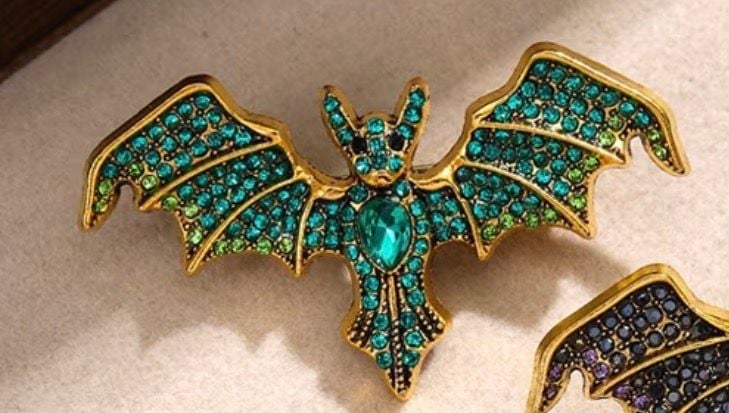 Unbranded Gold Tone Green Rhinestone Bat Brooch Pin Halloween 3