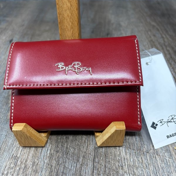 Björn Borg Red Trifold Leather Wallet BBH20608-05. Zippered-white stiching. NOS