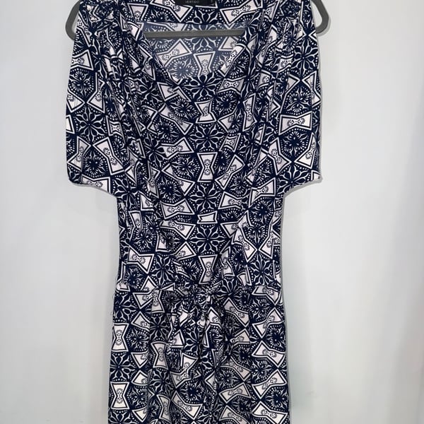 Vertigo Blue White Geometric Print Dress Size S Short Sleeve V-Neck Babydoll