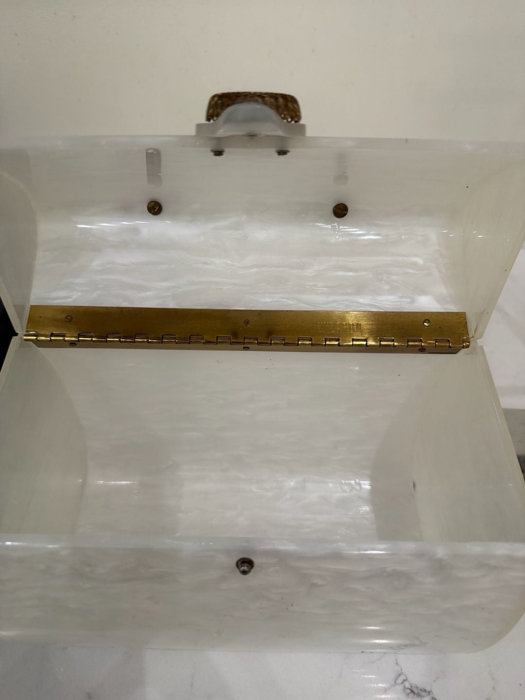 Wilardy Vintage 1950s White Marbleized Lucite Box Purse Top Handle 9