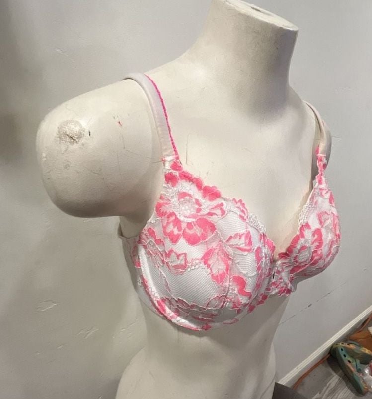 Victoria's Secret Lace Bra Size 36D White Pink Floral Underwire 1