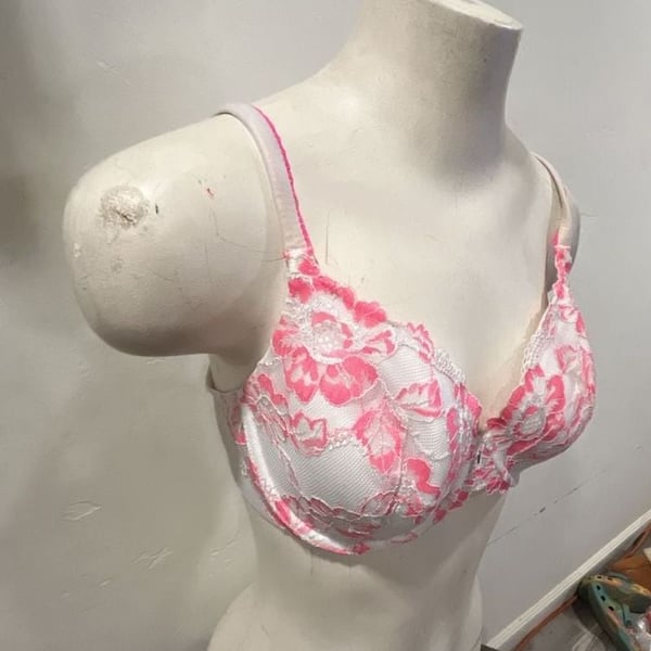 Victoria's Secret Lace Bra Size 36D White Pink Floral Underwire
