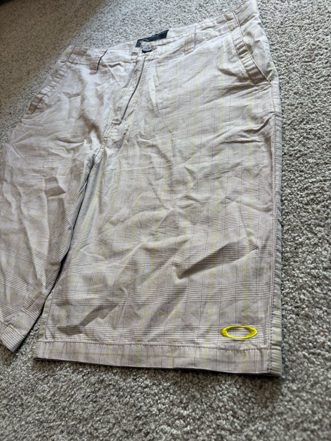 Oakley Plaid Casual Shorts Size 36W Beige Yellow Striped 2